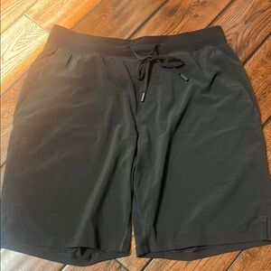 Men’s Lululemon black shorts size large